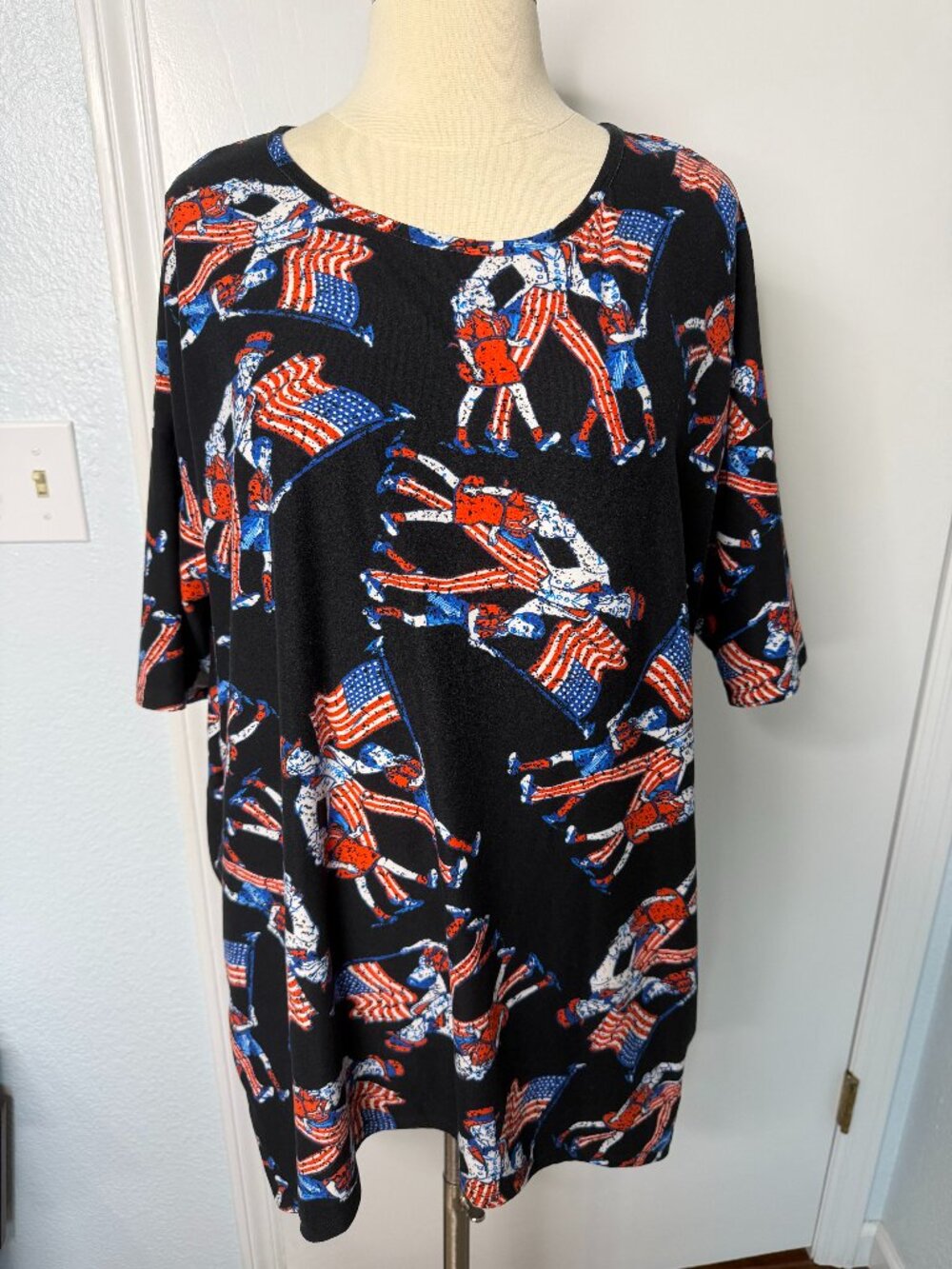 LuLaRoe Irma Patriotic Uncle Sam American Flag Tunic Top Size Medium USA Print